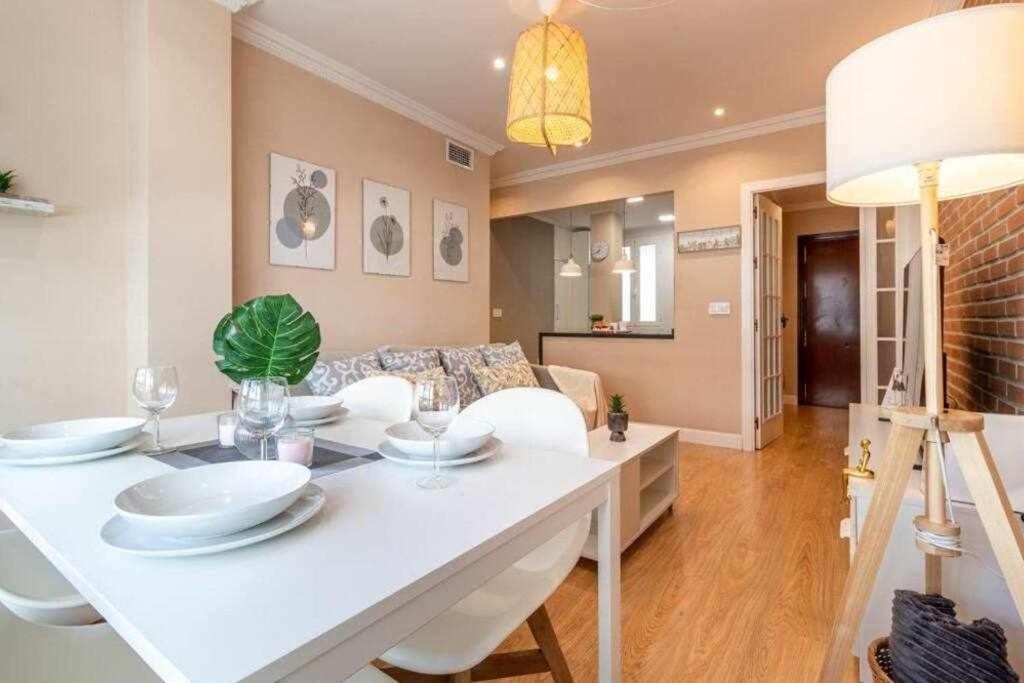 3 Apartamento En Estadio Sevilla 8 Plazas 3 Hab Y Metro Zewnętrze zdjęcie